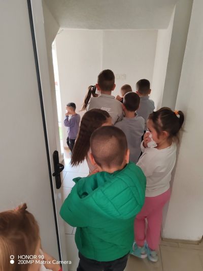 Практическо проиграване на плана за евакуация при пожар в ДГ "Детелина" 4