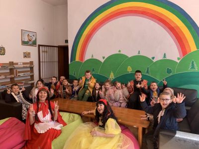 Посещение на библиотеката в с. Гърмен от децата на 3 и 4 група . - ДГ Детелина - Огняново
