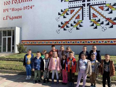 Посещение на библиотеката в с. Гърмен от децата на 3 и 4 група . - ДГ Детелина - Огняново