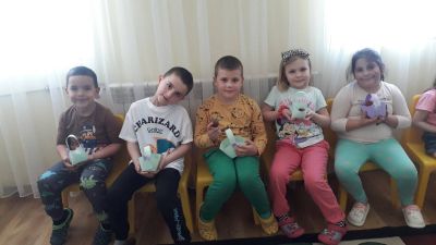  Днес в детска градина „Детелина“ ???? се потопихме във великденско вълшебство! С децата боядисахме яйцата. - ДГ Детелина - Огняново
