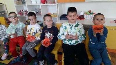  Днес в детска градина „Детелина“ ???? се потопихме във великденско вълшебство! С децата боядисахме яйцата. - ДГ Детелина - Огняново