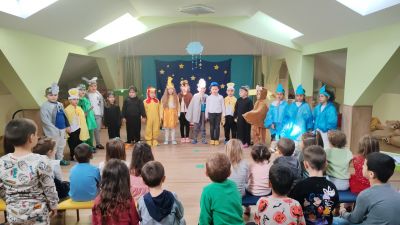 Драматизация на приказката „Сънят на мама Врабка“ направиха децата от 4 група. - ДГ Детелина - Огняново