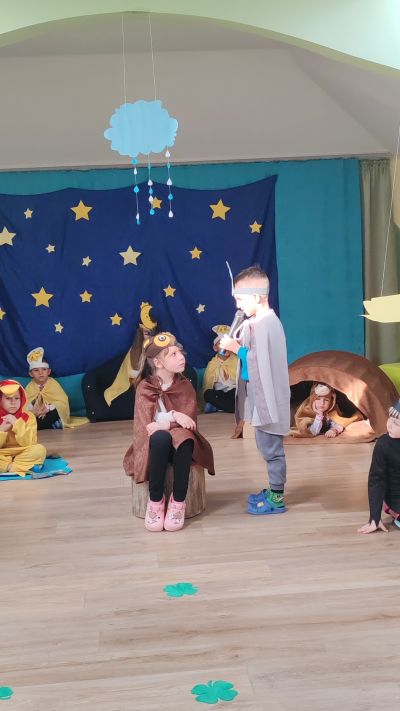 Драматизация на приказката „Сънят на мама Врабка“ направиха децата от 4 група. - ДГ Детелина - Огняново