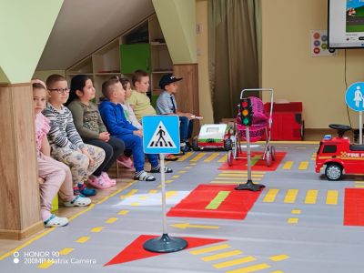 Открита ситуация по БДП на тема „На улицата“, децата от IV група „Калинки“ с учител Феруша Пачеджиева - ДГ Детелина - Огняново