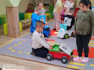 Открита ситуация по БДП на тема „На улицата“, децата от IV група „Калинки“ с учител Феруша Пачеджиева - ДГ Детелина - Огняново