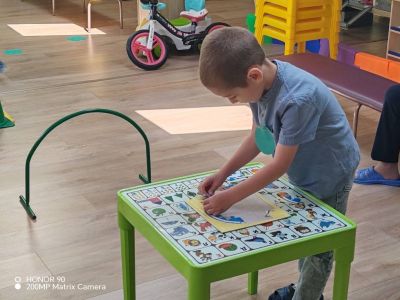 Ситуация по БДП представиха децата от III група "Палави ръчички". Те показаха колко много знаят за „Уличното движение“  - ДГ Детелина - Огняново