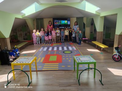 Ситуация по БДП представиха децата от III група "Палави ръчички". Те показаха колко много знаят за „Уличното движение“  - ДГ Детелина - Огняново