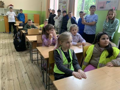 Децата от IV група "Калинки" гостуваха на IV клас в ОУ "Пейо Крачолов Яворов"! - ДГ Детелина - Огняново