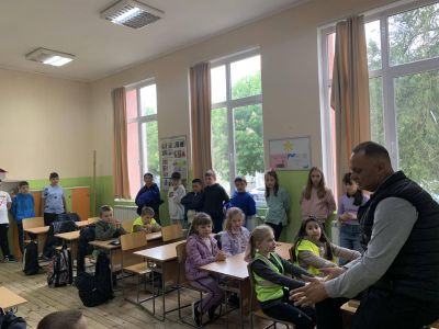 Децата от IV група "Калинки" гостуваха на IV клас в ОУ "Пейо Крачолов Яворов"! - ДГ Детелина - Огняново