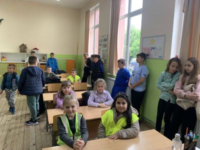 Децата от IV група "Калинки" гостуваха на IV клас в ОУ "Пейо Крачолов Яворов"! - ДГ Детелина - Огняново