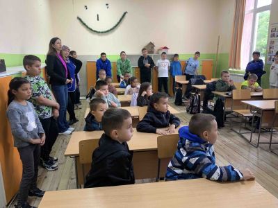 Децата от IV група "Калинки" гостуваха на IV клас в ОУ "Пейо Крачолов Яворов"! - ДГ Детелина - Огняново