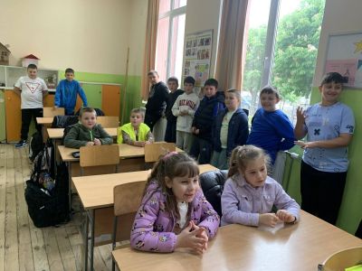 Децата от IV група "Калинки" гостуваха на IV клас в ОУ "Пейо Крачолов Яворов"! - ДГ Детелина - Огняново