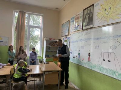 Децата от IV група "Калинки" гостуваха на IV клас в ОУ "Пейо Крачолов Яворов"! - ДГ Детелина - Огняново