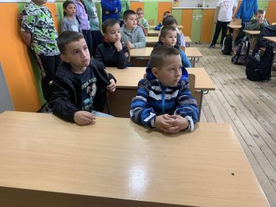 Децата от IV група "Калинки" гостуваха на IV клас в ОУ "Пейо Крачолов Яворов"! - ДГ Детелина - Огняново