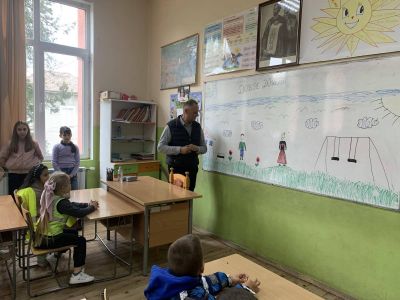 Децата от IV група "Калинки" гостуваха на IV клас в ОУ "Пейо Крачолов Яворов"! - ДГ Детелина - Огняново
