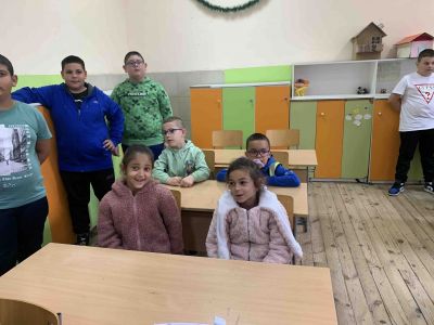 Децата от IV група "Калинки" гостуваха на IV клас в ОУ "Пейо Крачолов Яворов"! - ДГ Детелина - Огняново