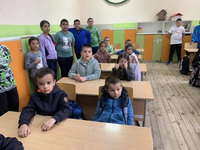 Децата от IV група "Калинки" гостуваха на IV клас в ОУ "Пейо Крачолов Яворов"! - ДГ Детелина - Огняново