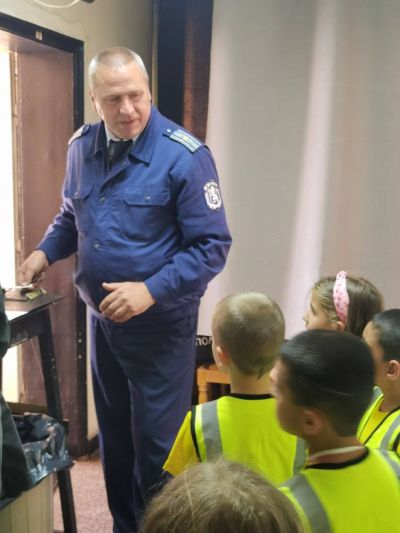 Децата от III група „Палави ръчички на посещение в  РУ „Полиция“ – гр. Гоце Делчев! - ДГ Детелина - Огняново