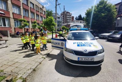 Децата от III група „Палави ръчички на посещение в  РУ „Полиция“ – гр. Гоце Делчев! - ДГ Детелина - Огняново