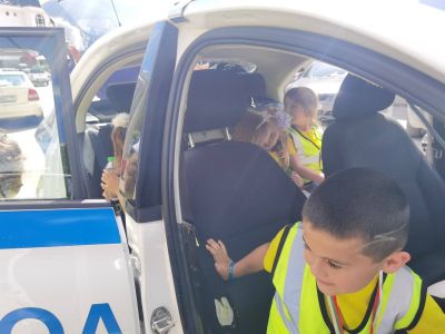 Децата от III група „Палави ръчички на посещение в  РУ „Полиция“ – гр. Гоце Делчев! - ДГ Детелина - Огняново