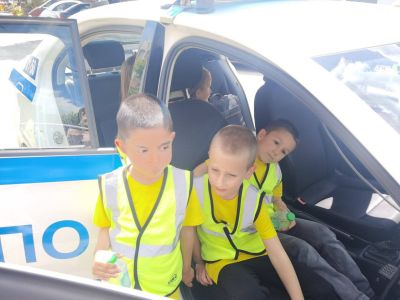 Децата от III група „Палави ръчички" на посещение в  РУ „Полиция“ – гр. Гоце Делчев! - ДГ Детелина - Огняново