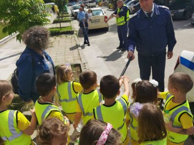 Децата от III група „Палави ръчички" на посещение в  РУ „Полиция“ – гр. Гоце Делчев! - ДГ Детелина - Огняново