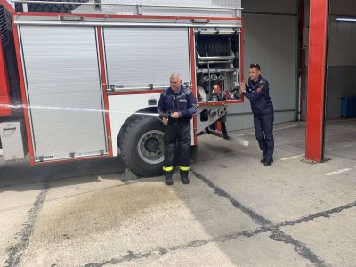 Децата от IV група „Калинки“ посетиха Районна служба „Пожарна безопасност и защита на населението“ в гр. Гоце Делчев, където ги посрещнаха истински герои – пожарникарите. - ДГ Детелина - Огняново