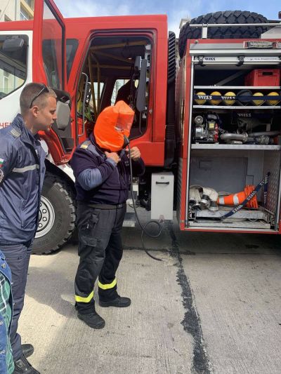 Децата от IV група „Калинки“ посетиха Районна служба „Пожарна безопасност и защита на населението“ в гр. Гоце Делчев, където ги посрещнаха истински герои – пожарникарите. - ДГ Детелина - Огняново