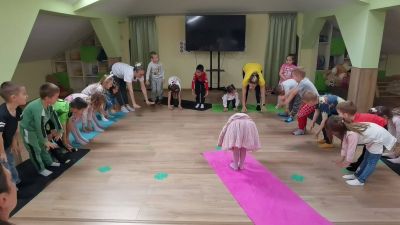 Спокойствие, усмивки и много гордост изпълниха ДГ „Детелина“! ???? Децата от II група „Звездички“ ✨ и III група „Палави ръчички“ ???? показаха на своите родители какво са научили в часовете по йога. ????‍♀️????‍♂️ - ДГ Детелина - Огняново