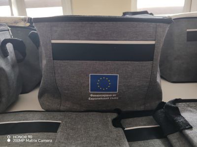 ЗАКЛЮЧИТЕЛЕН СЕМИНАР ПО ПРОЕКТ "ЕРАЗЪМ+" - подаръците за всички участници. - ДГ Детелина - Огняново