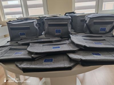ЗАКЛЮЧИТЕЛЕН СЕМИНАР ПО ПРОЕКТ "ЕРАЗЪМ+" - подаръците за всички участници. - ДГ Детелина - Огняново