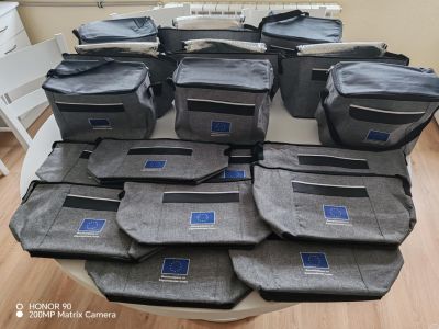 ЗАКЛЮЧИТЕЛЕН СЕМИНАР ПО ПРОЕКТ "ЕРАЗЪМ+" - подаръците за всички участници. - ДГ Детелина - Огняново