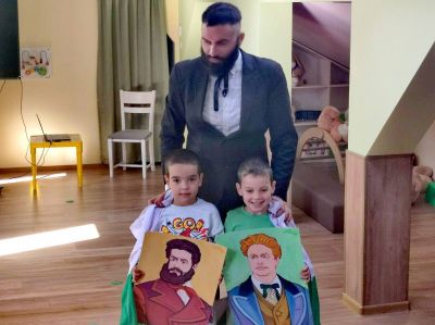 Честит Ден на народните будители! Наш специален гост беше актьорът, писател и родолюбец Искрен Красимиров – създател на проекта „Незабравимата България“. - ДГ Детелина - Огняново