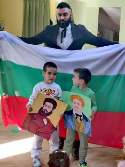 Честит Ден на народните будители! Наш специален гост беше актьорът, писател и родолюбец Искрен Красимиров – създател на проекта „Незабравимата България“. - ДГ Детелина - Огняново
