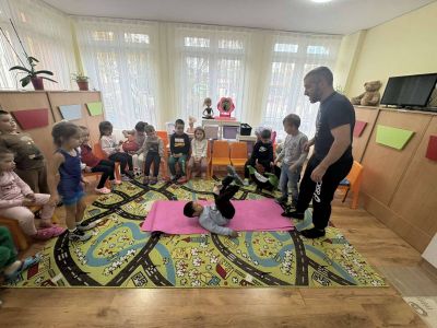 Седмицата на бащата в група „Звездички“ с гост г-н Димитър Касов - ДГ Детелина - Огняново