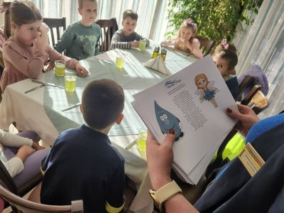 Mалките „Палави ръчички посетиха Хотел Therma Vitae - местоработата  на г-н Олег Кежов (бащата на Сияна и Юлияна). - ДГ Детелина - Огняново