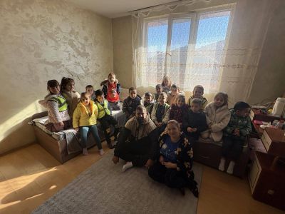 Днес III група „Звездички“ гостуваха в дома на Емануил, където ги посрещна бащата на Емануил — г-н Сали Карагьозов . - ДГ Детелина - Огняново