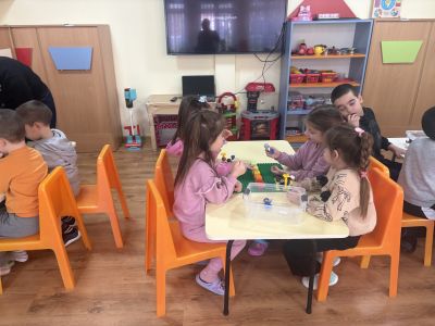 Лего Дупло в трета група - ОН Математика; тема: "Редицата на числата до 4" - ДГ Детелина - Огняново