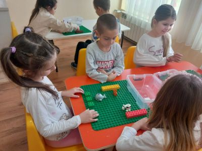 Лего дупло в четвърта група - ОН БЕЛ; тема: "Кой звук е в началото на думата" - ДГ Детелина - Огняново