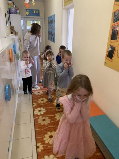 Днес в ДГ "Детелина" бе проведено практическо проиграване на плана за евакуация при пожар. ???????????? - ДГ Детелина - Огняново