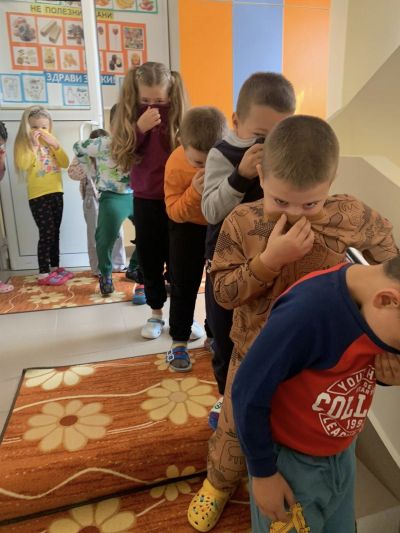 Днес в ДГ "Детелина" бе проведено практическо проиграване на плана за евакуация при пожар. ???????????? - ДГ Детелина - Огняново