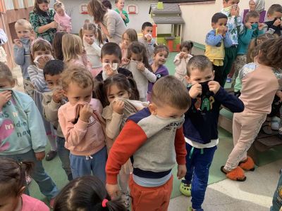 Днес в ДГ "Детелина" бе проведено практическо проиграване на плана за евакуация при пожар. ???????????? - ДГ Детелина - Огняново