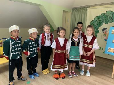 1 ноември - Ден на народните будители! - ДГ Детелина - Огняново