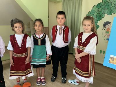 1 ноември - Ден на народните будители! - ДГ Детелина - Огняново