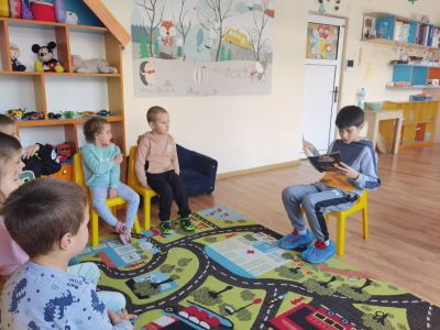 ????????????"Деца четат на деца"???????????? - ДГ Детелина - Огняново