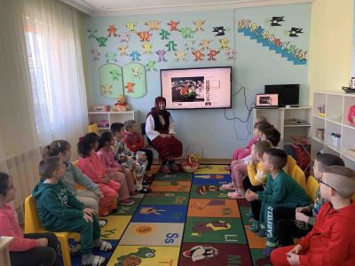 "Баба Марта бързала, мартеници вързала" - ДГ Детелина - Огняново